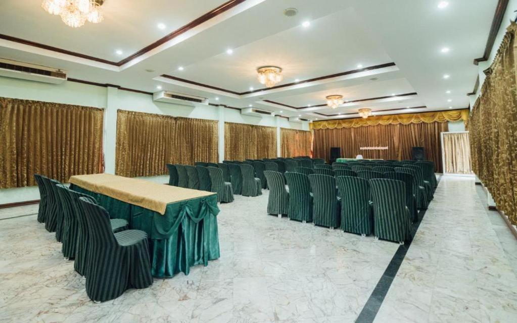 The Pine Resort Pathum Thani Extérieur photo