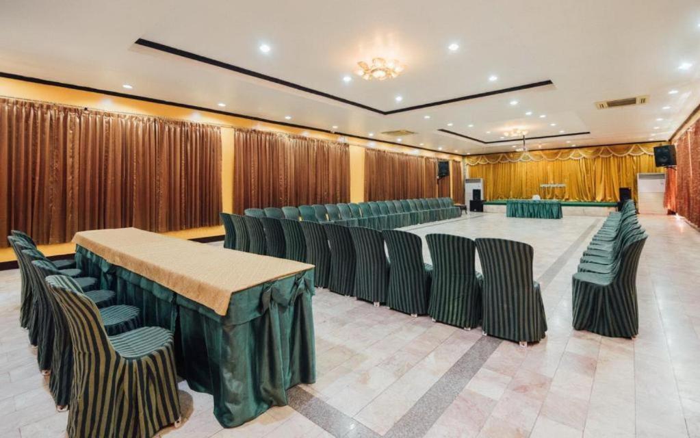 The Pine Resort Pathum Thani Extérieur photo