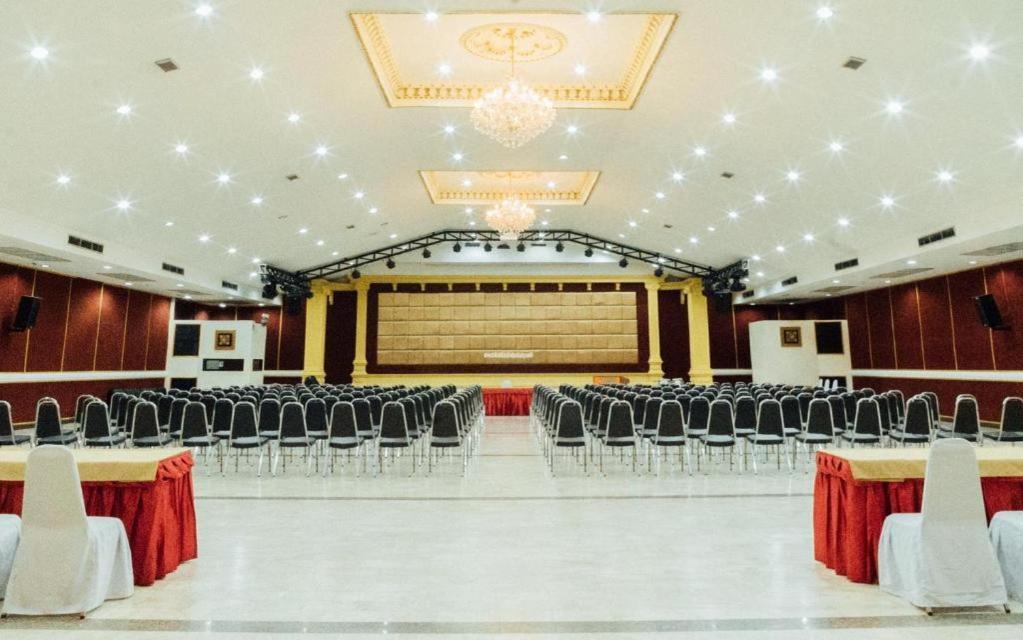 The Pine Resort Pathum Thani Extérieur photo