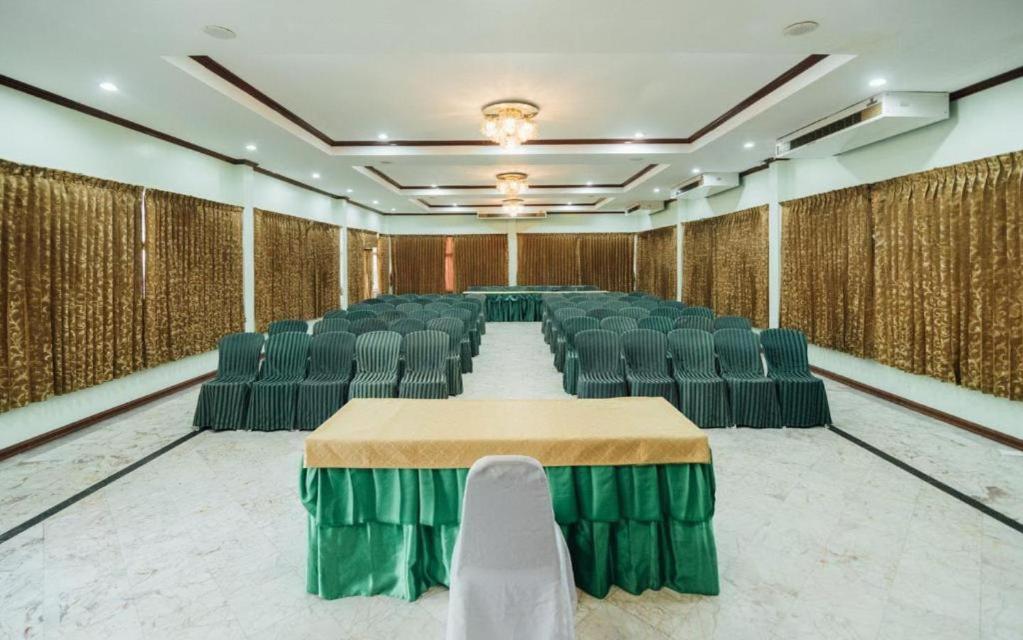 The Pine Resort Pathum Thani Extérieur photo