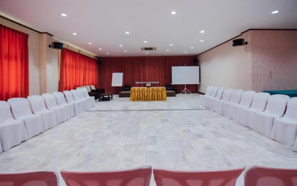 The Pine Resort Pathum Thani Extérieur photo