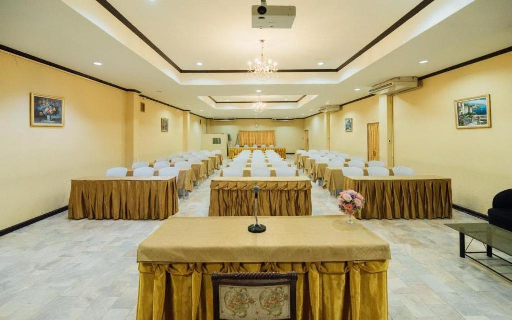 The Pine Resort Pathum Thani Extérieur photo