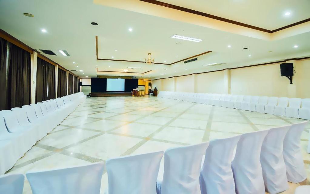 The Pine Resort Pathum Thani Extérieur photo
