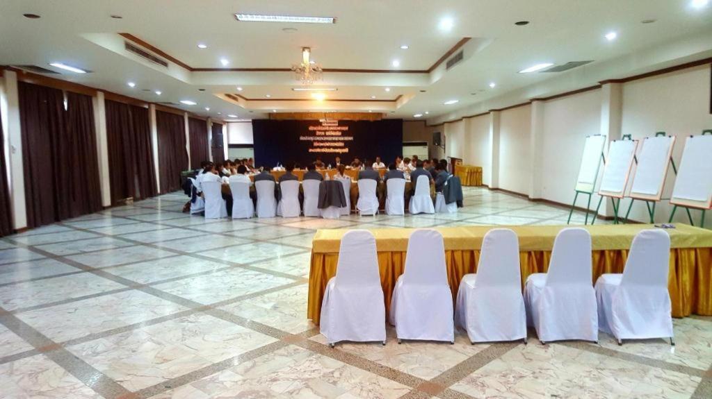 The Pine Resort Pathum Thani Extérieur photo
