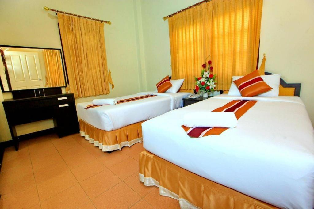 The Pine Resort Pathum Thani Extérieur photo