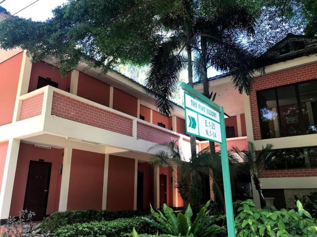 The Pine Resort Pathum Thani Extérieur photo