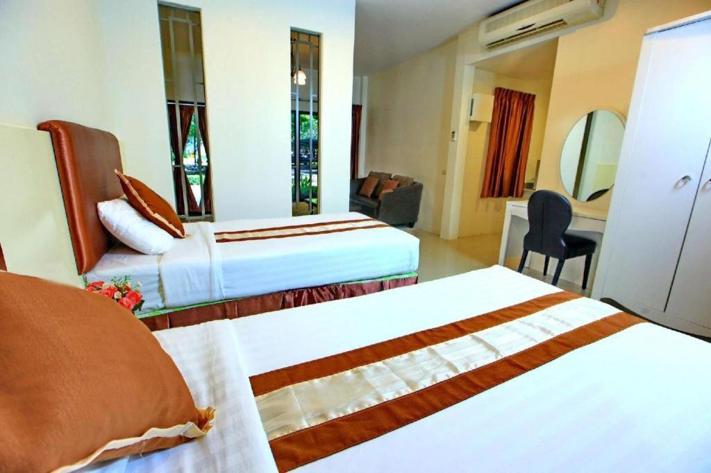 The Pine Resort Pathum Thani Extérieur photo