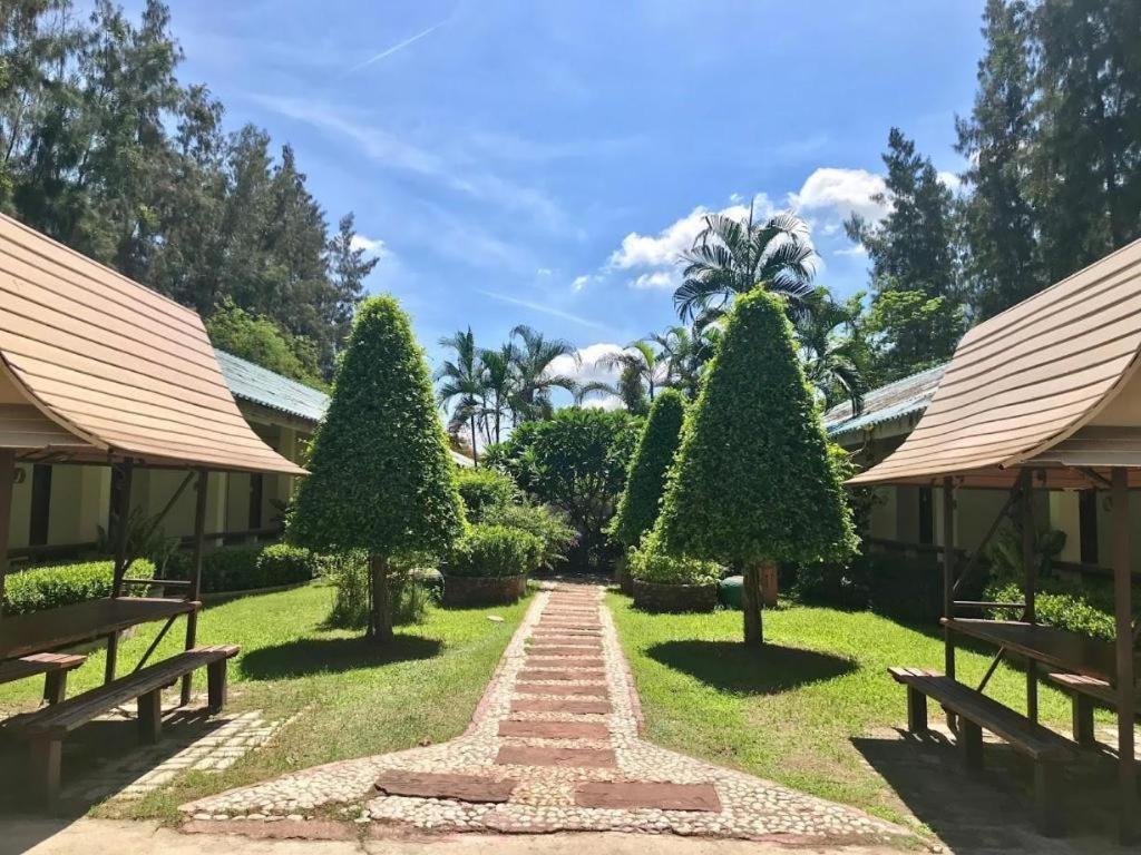 The Pine Resort Pathum Thani Extérieur photo