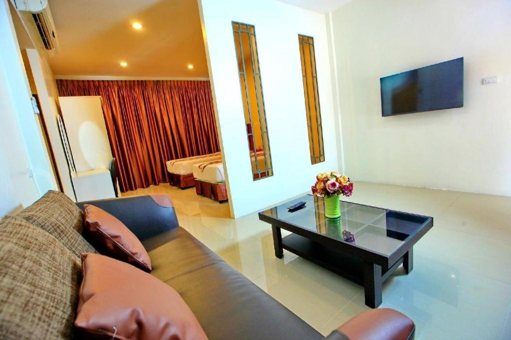 The Pine Resort Pathum Thani Extérieur photo