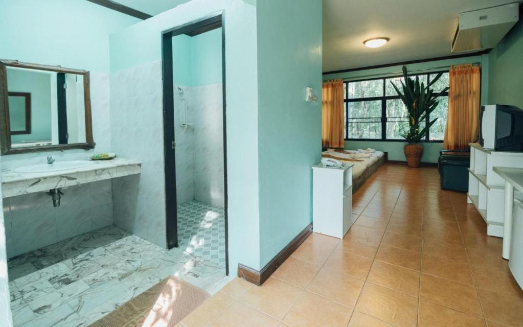 The Pine Resort Pathum Thani Extérieur photo