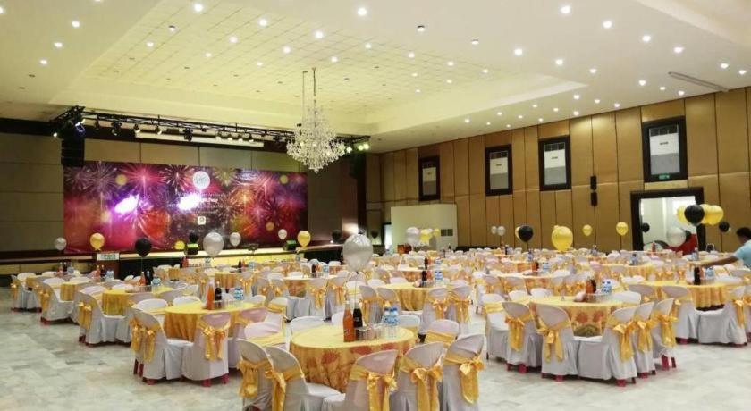 The Pine Resort Pathum Thani Extérieur photo
